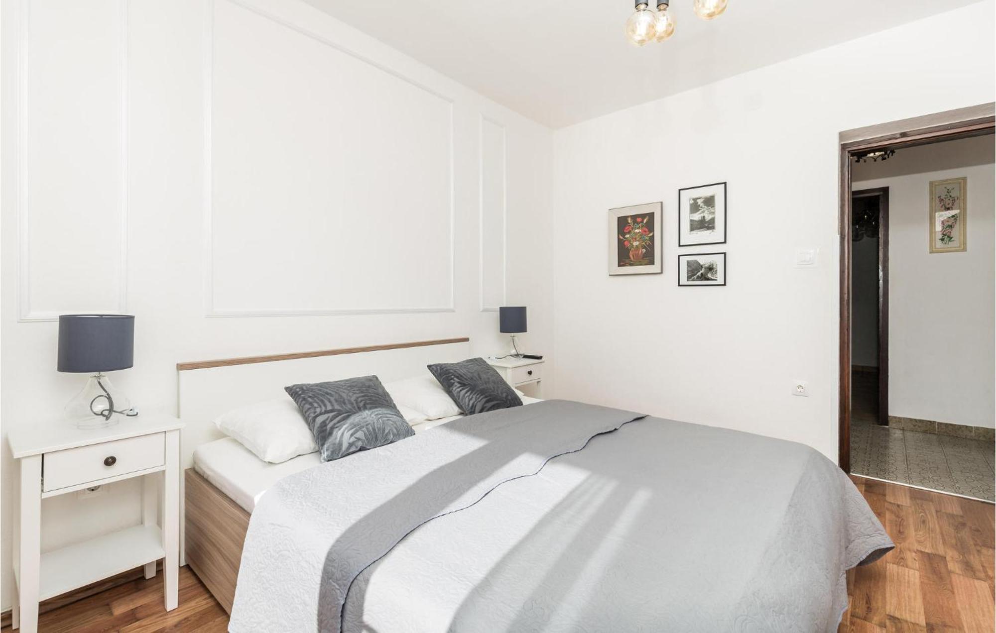 4 Bedroom Awesome Apartment In Sveti Juraj Eksteriør bilde