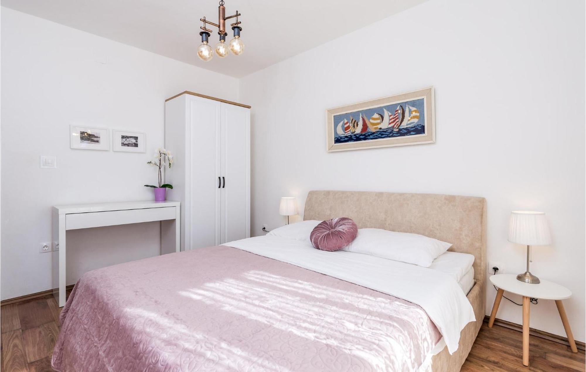 4 Bedroom Awesome Apartment In Sveti Juraj Eksteriør bilde