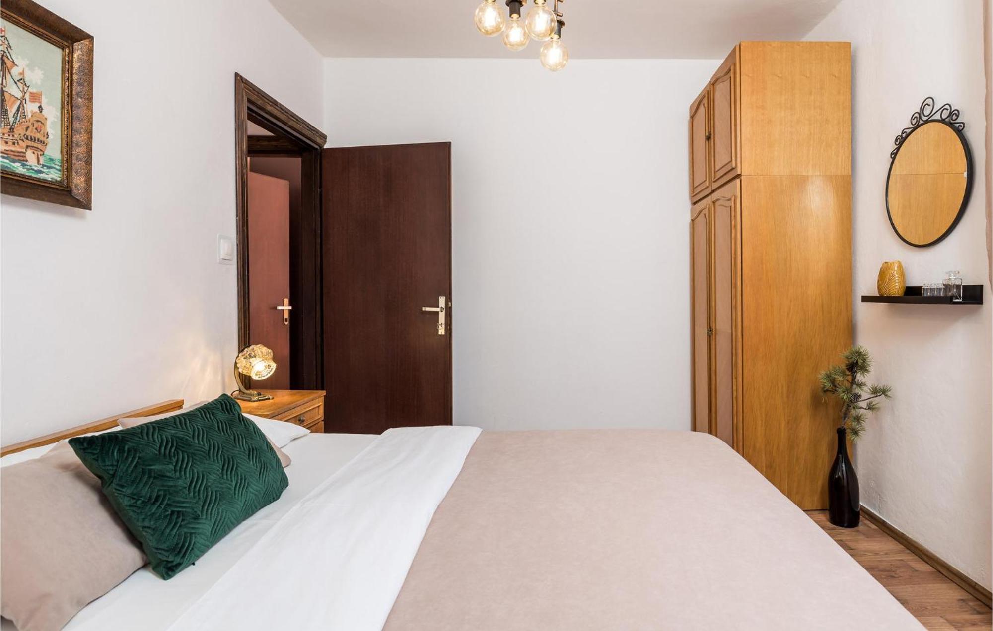 4 Bedroom Awesome Apartment In Sveti Juraj Eksteriør bilde