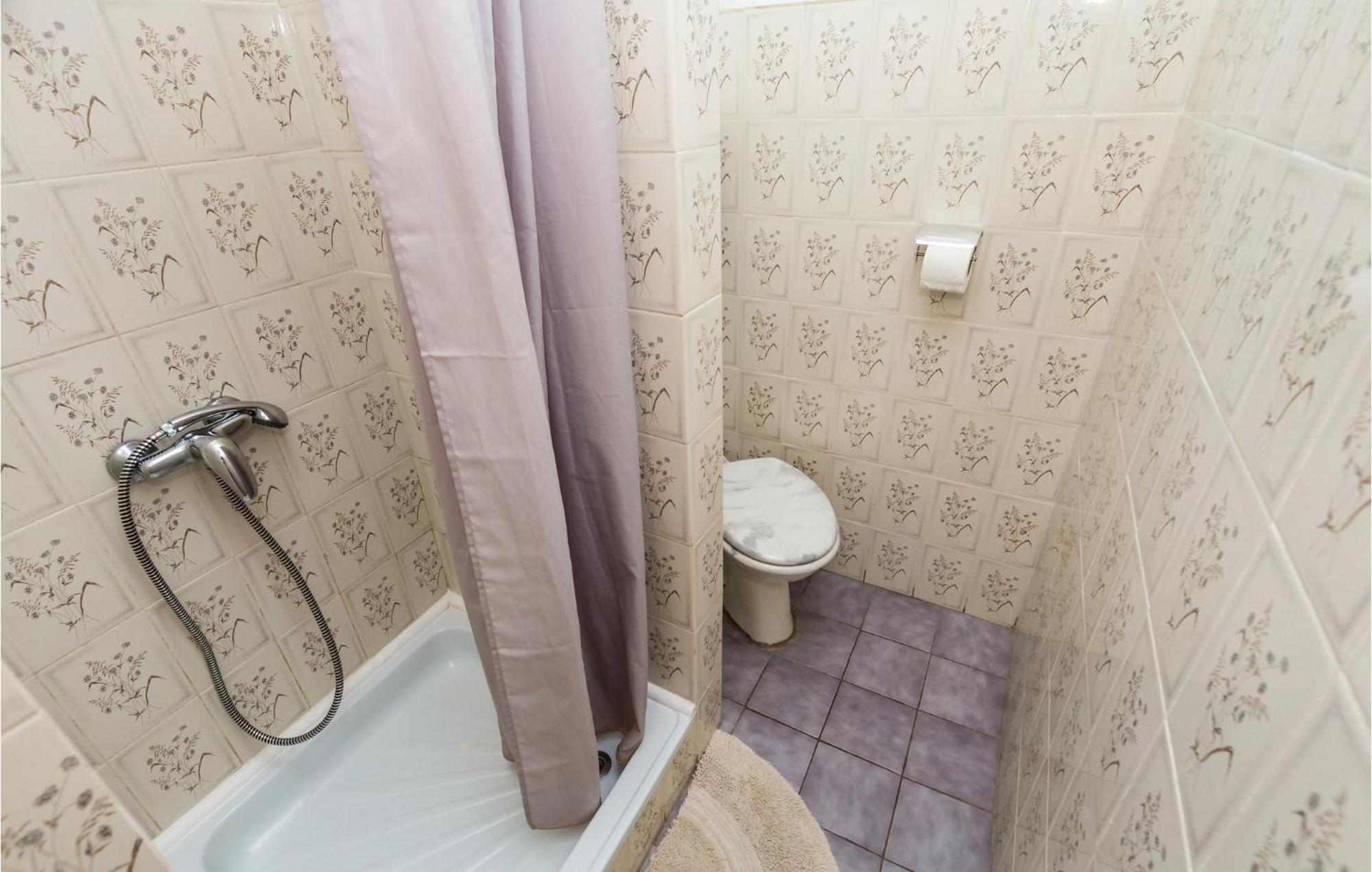 4 Bedroom Awesome Apartment In Sveti Juraj Eksteriør bilde