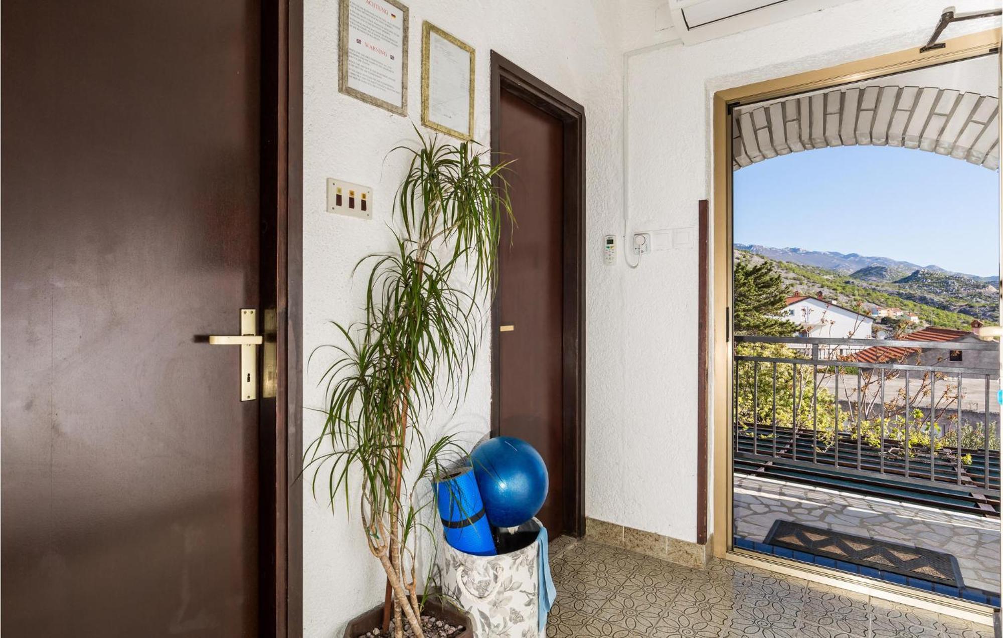 4 Bedroom Awesome Apartment In Sveti Juraj Eksteriør bilde