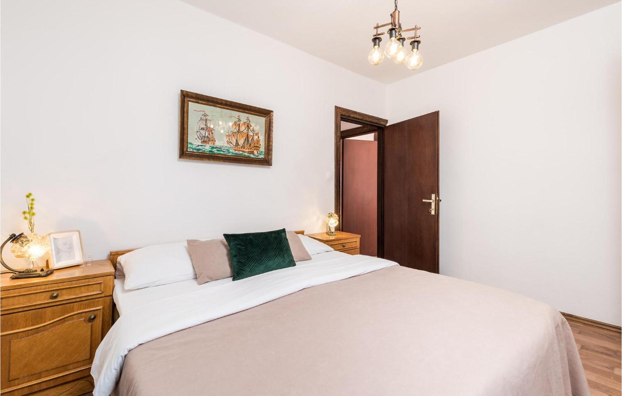 4 Bedroom Awesome Apartment In Sveti Juraj Eksteriør bilde